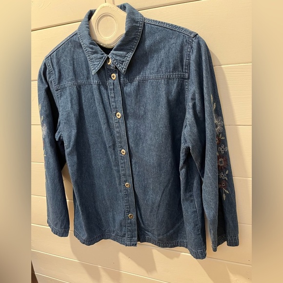 💙 Vintage-Inspired Embroidered Denim Shirt – Size 10 - Picture 6 of 10